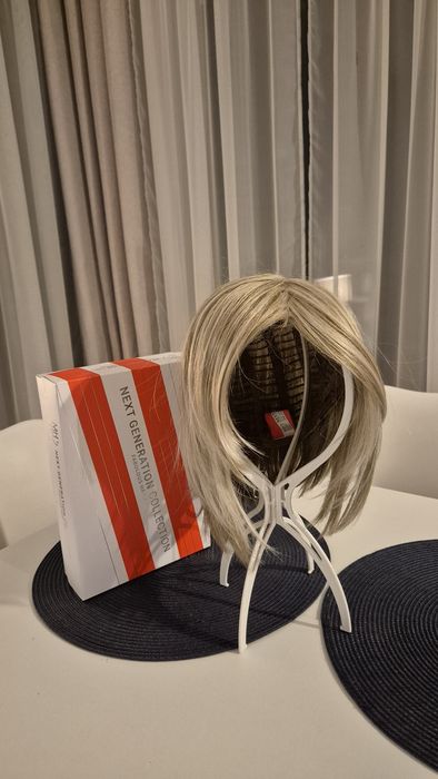 Profesjonalna peruka z włókna sztucznego