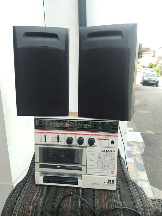 Radio cassete Sharp.