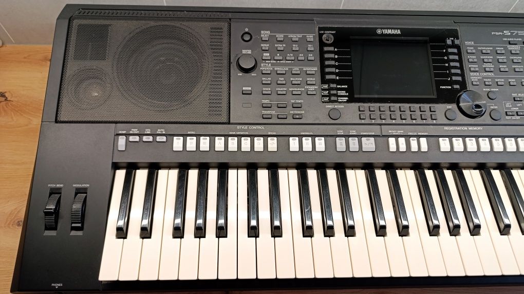Keyboard Yamaha PSR S750