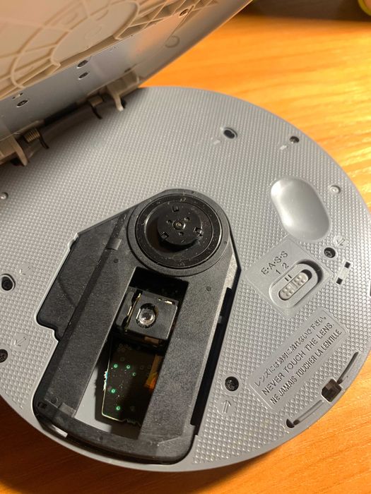 Портативний Aiwa XP-EV500 без задньої кришки