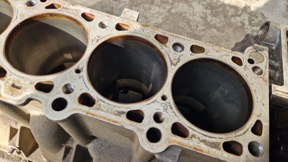 Blok silnika BMW M52 1xVanos M52B25 M52B28 aluminiowy gwinty M12 turbo