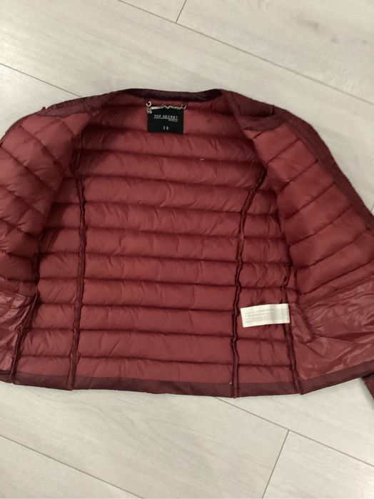 Курточка 38 розміру в модному кольорі Супер легка та тепла