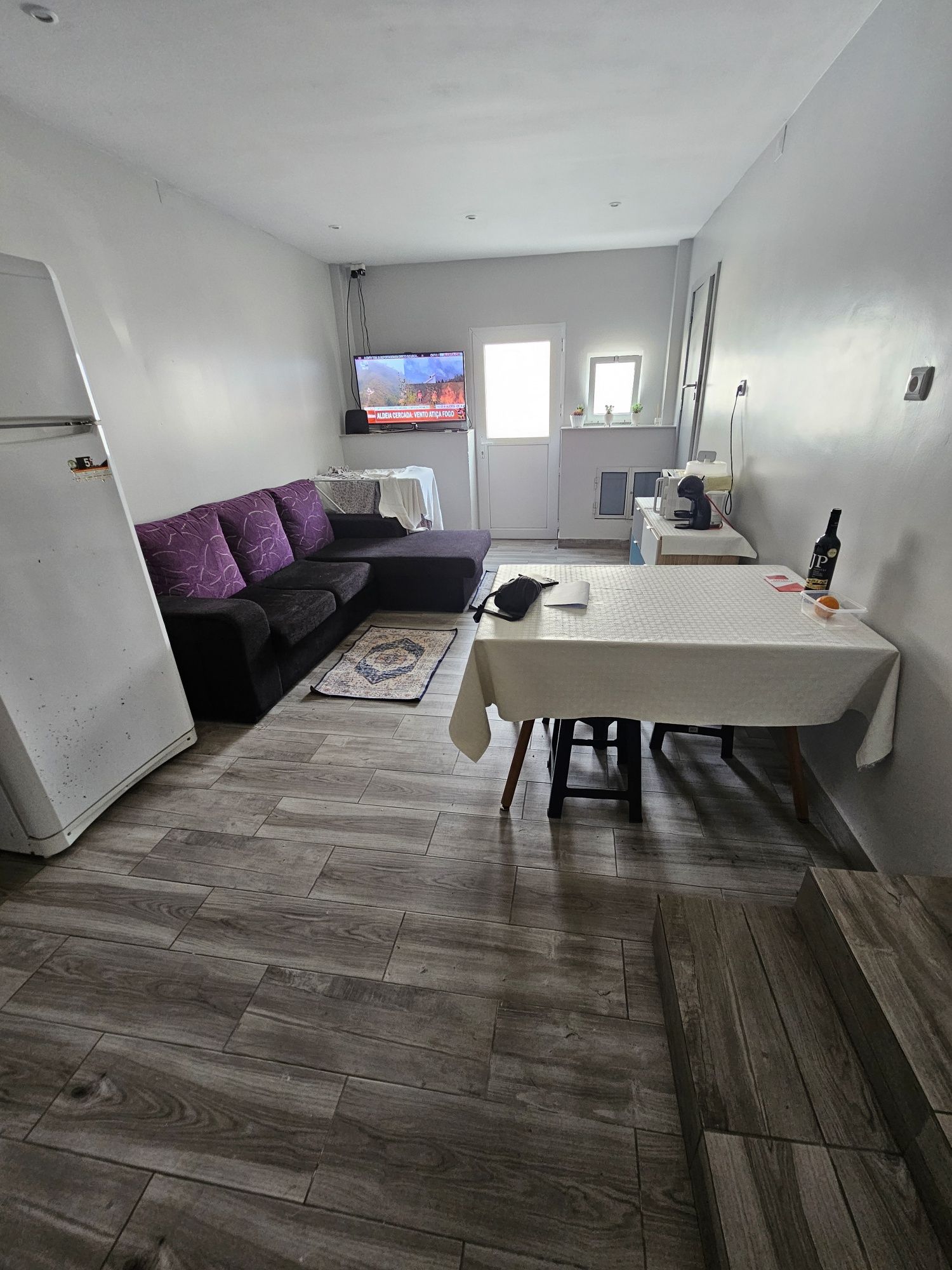 Alugo 1 Quarto em Moradia