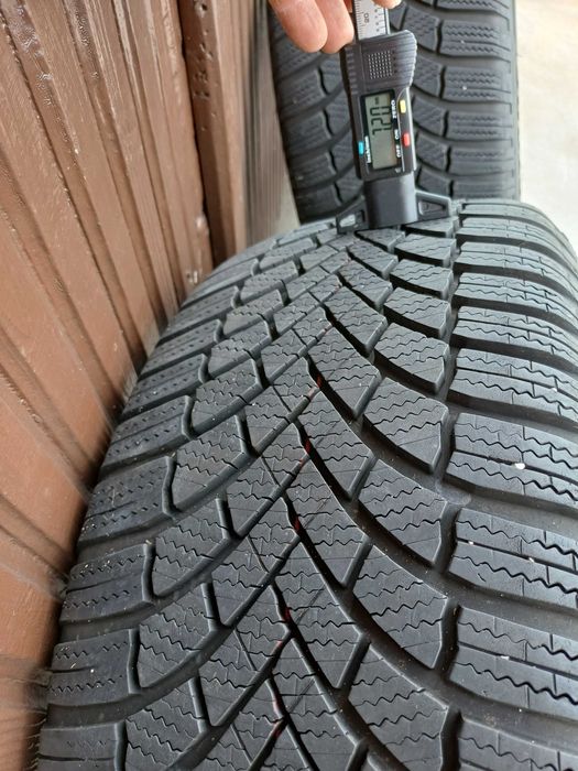 Koła zimowe Seat 17 7J ET39 225/50 R17 Bridgestone Blizzak LM005