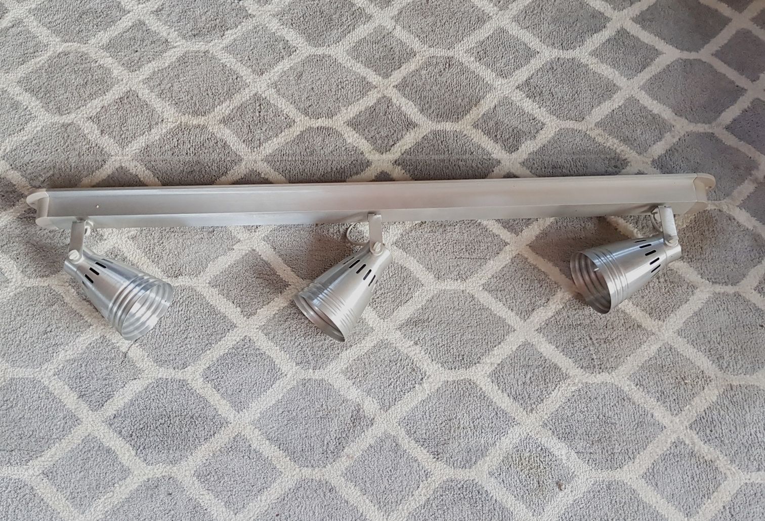 Lampa 3 punktowe aluminiowe na szynie marki Kramare