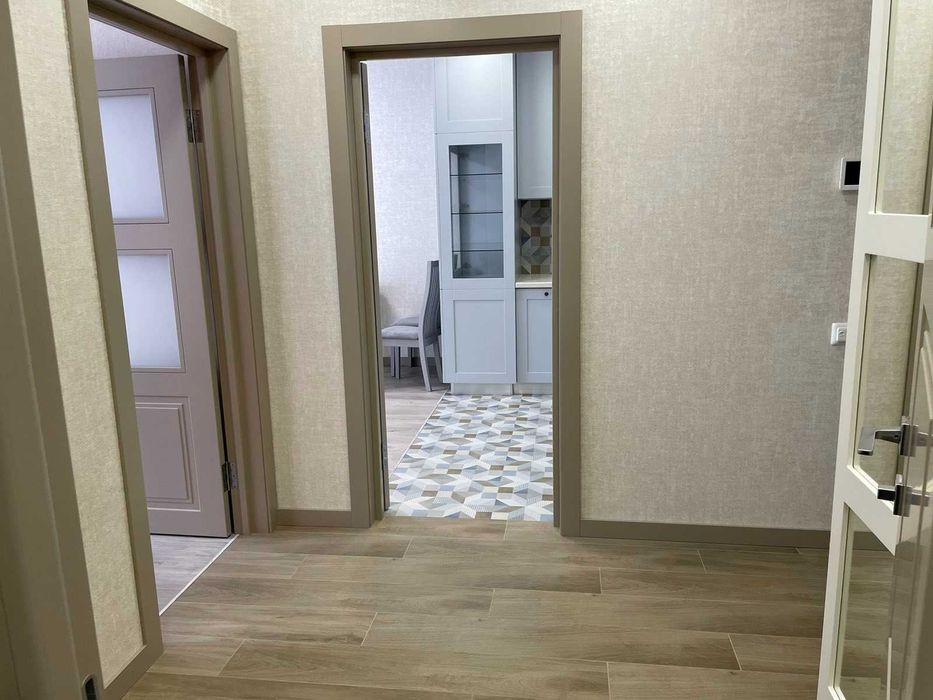 Оренда 2-х кім.  Олександра Олеся 4  Варшавськ квартал .Без комісіі