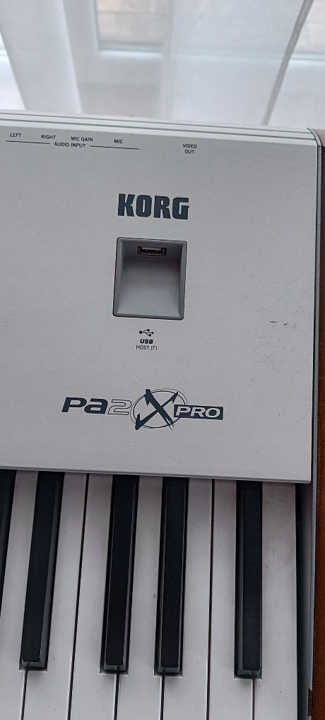Синтезатор, клавіша Korg 2x pro