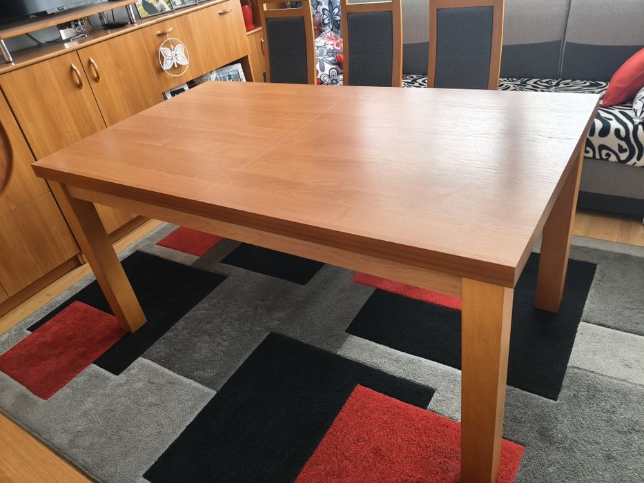 Stół plus 6 krzesełek