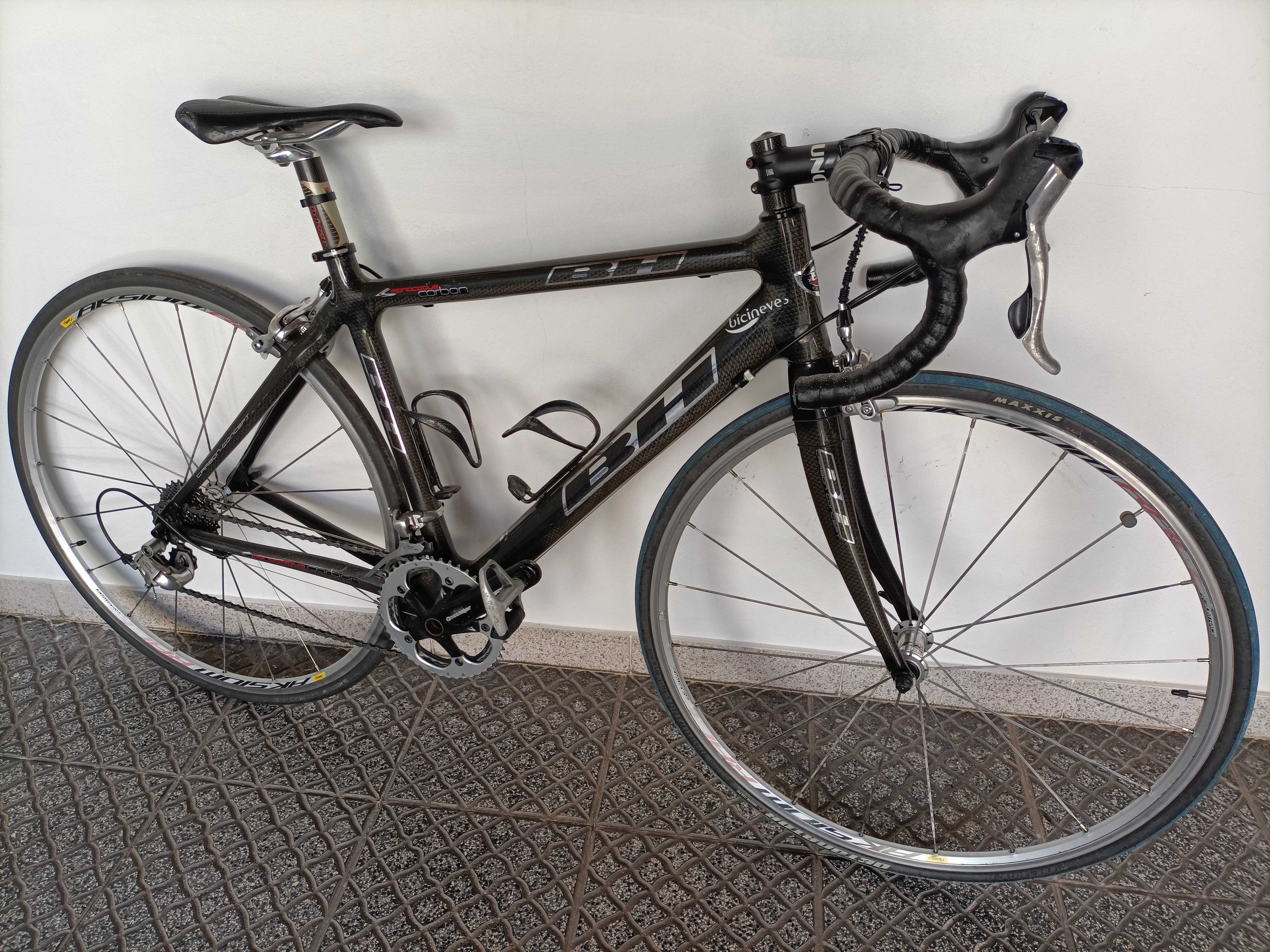 Bicicleta de estrada carbono BH (ciclismo competição)