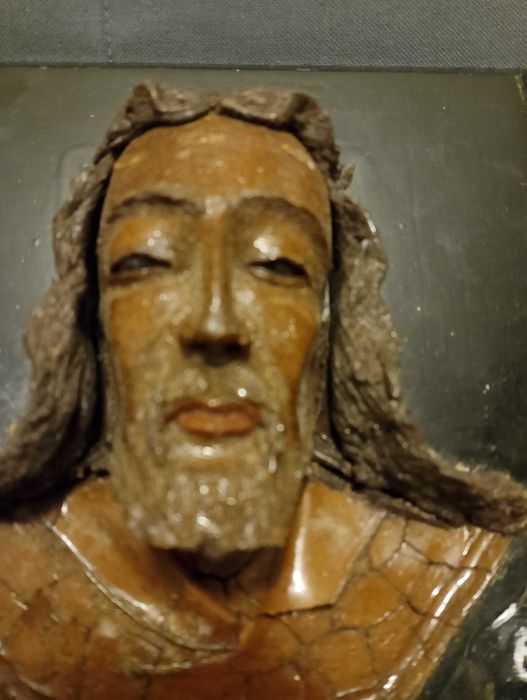 Rzeźba głowa Chrystusa?