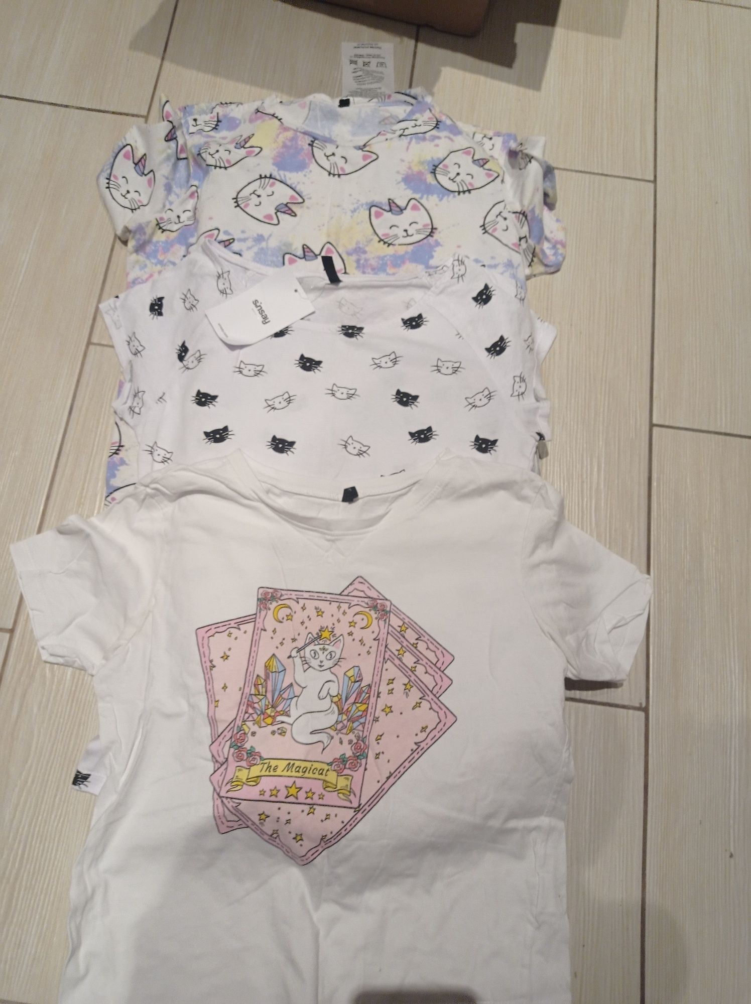 T-shirt z kotami