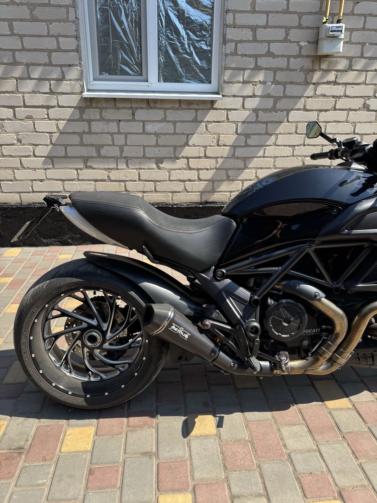 Продам Ducati 1200.