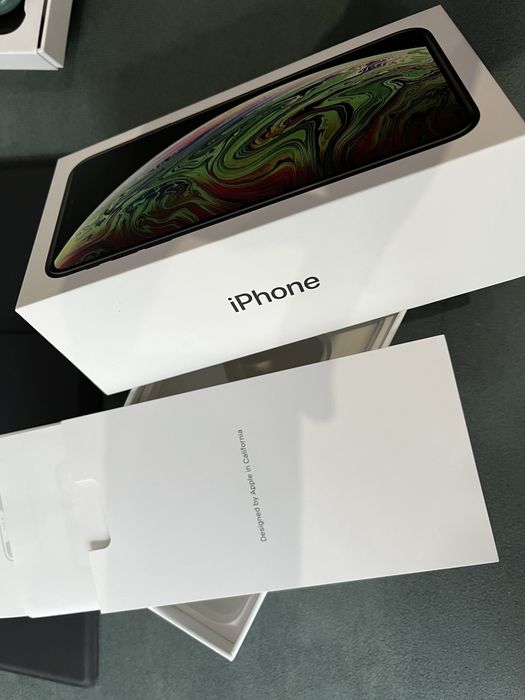 IPhone XS Max 512GB com capas Apple