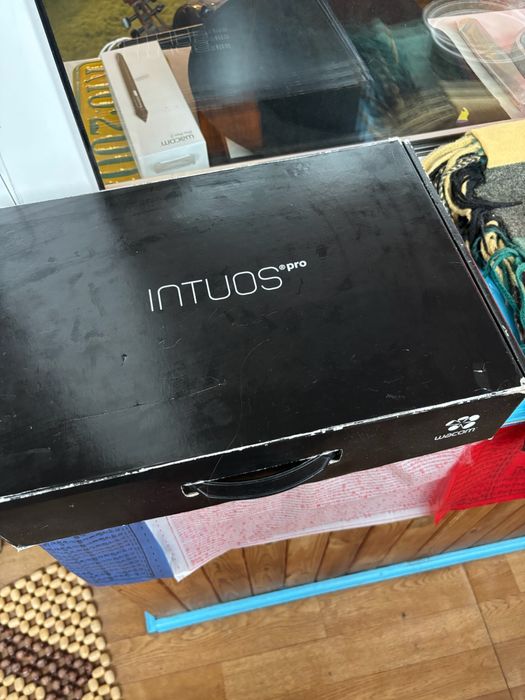 Wacom Intuos pro M планшет, стилус, підставка, коробка