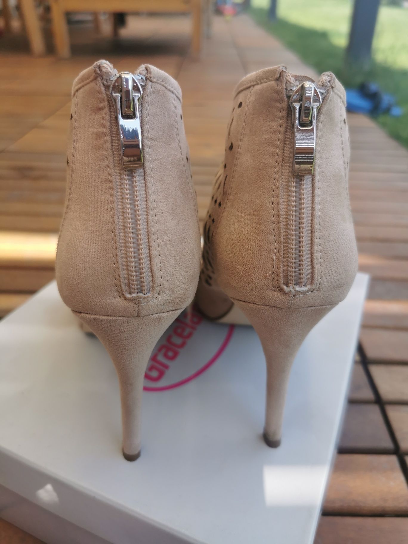 Botki ażurowe Graceland beżowe szpilka r. 39