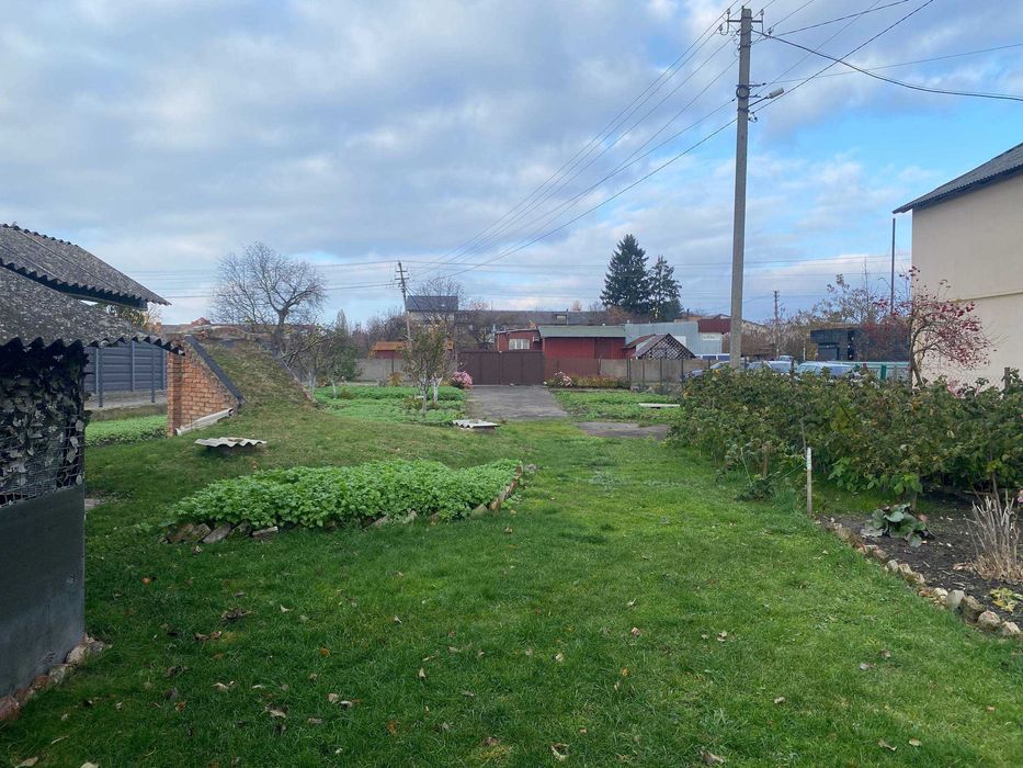 ЛИПИНИ Здам в оренду ділянку з гаражем