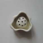 Porcelitowy stojak na kadzidła .