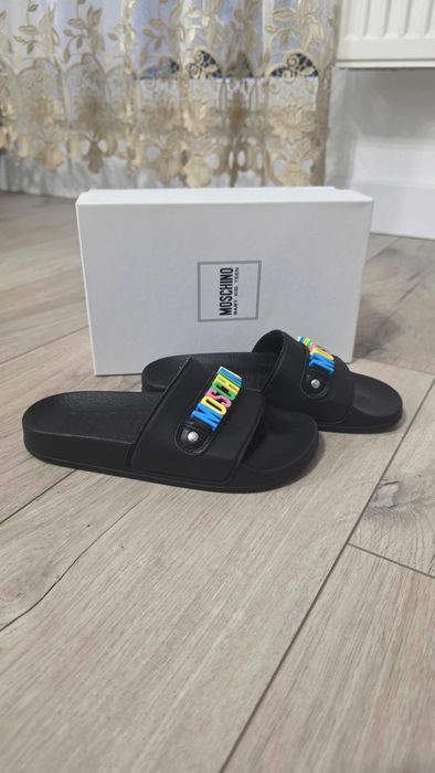 Klapki MOSCHINO r 35 dla dziewczyny