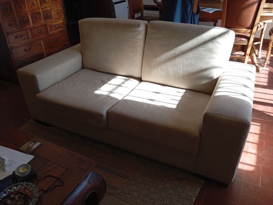 Conjunto dois sofás de três e dois lugares
