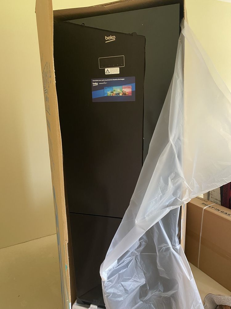 Beko lodówka 70cm czarne szkło