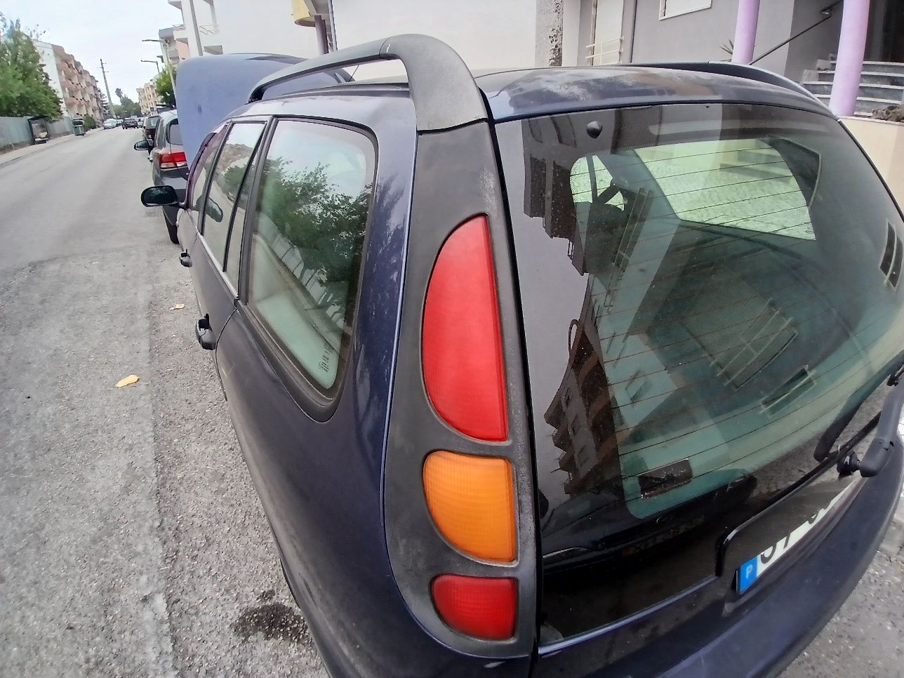 Vendo um este carro