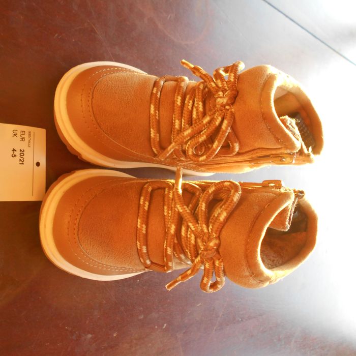 ** H&M Baby Waterproof shoes size 20-21 / Botas novas Bebe 20-21 **