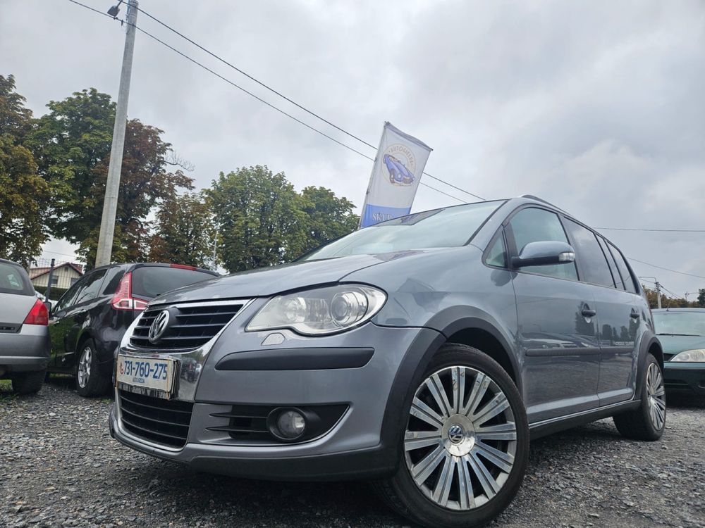 Volkswagen Touran cross 2.0 diesel // 2008 rok // dobrze jezdzi // hak