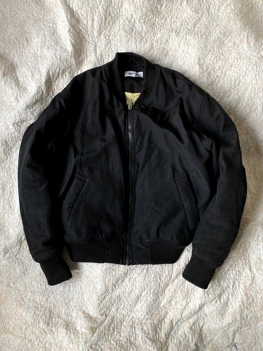 Weekday: Czarna kurtka bomber