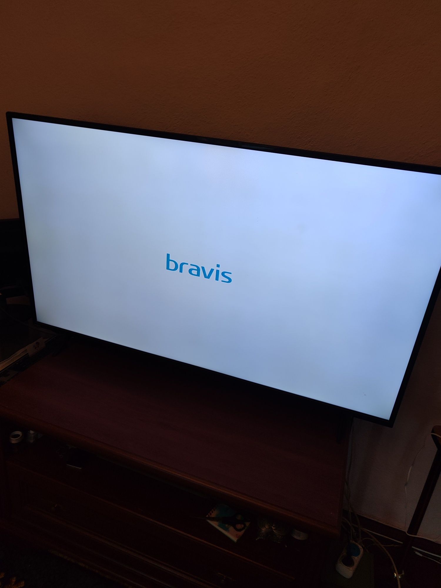 Телевізор BRAVIS 55" 4K SmartTV T2. Под ремонт