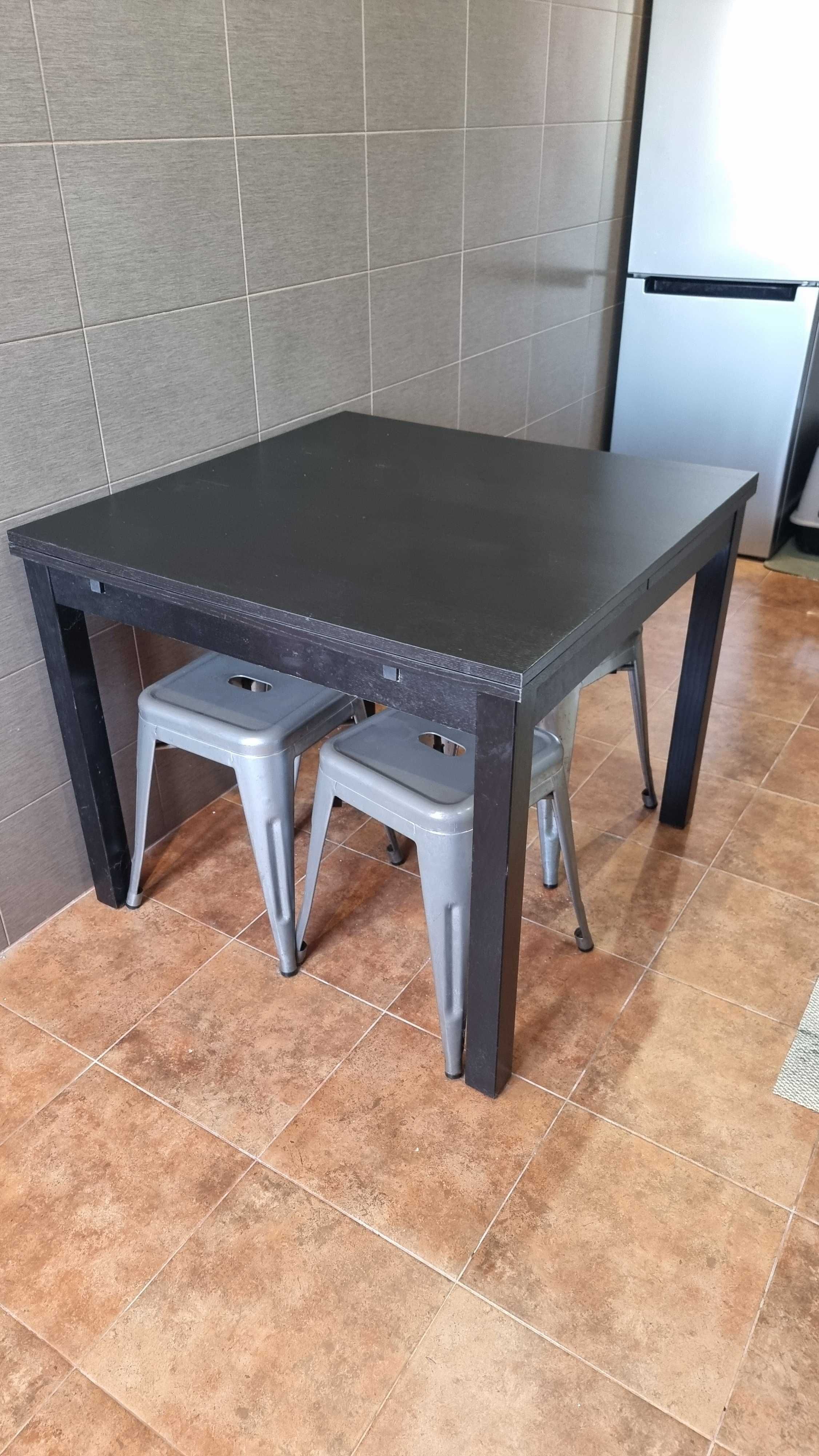 Mesa preta extensível