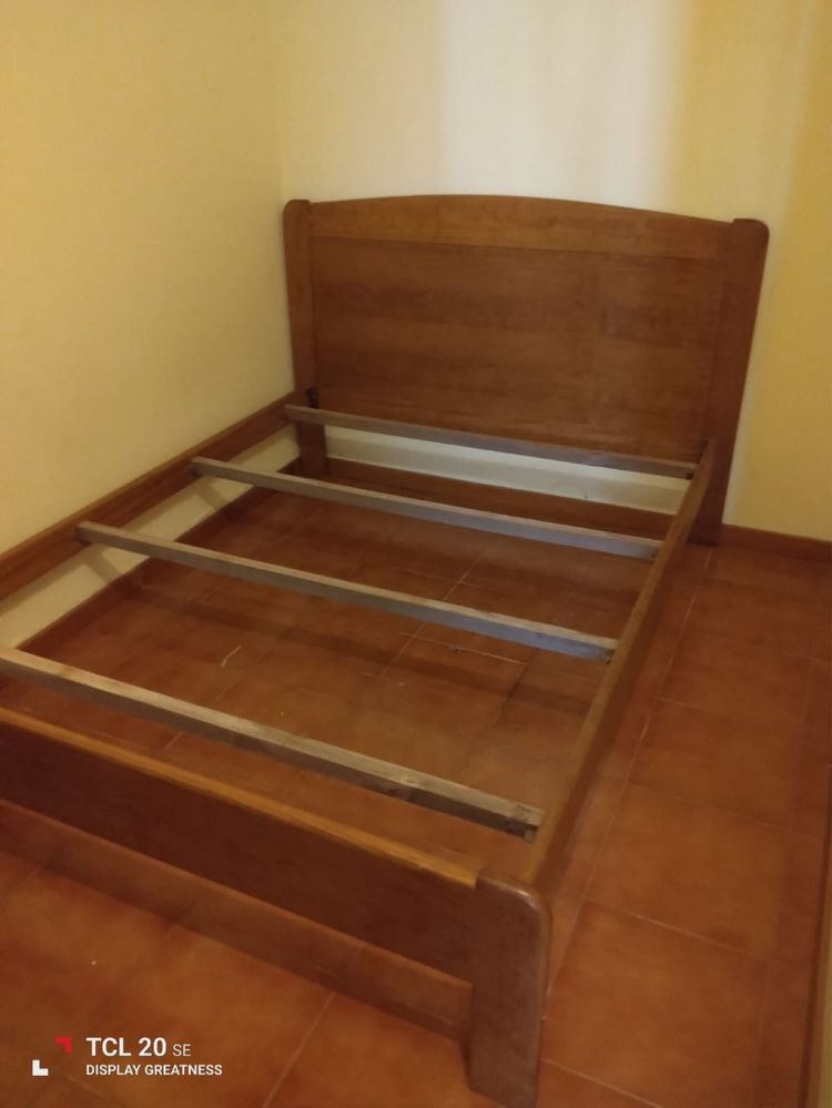 Cama De Casal Com Estrado E Colchão – 450€