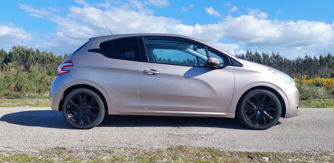 Peugeot 208 XY Limited Edition JBL 1.6 hdi 120cv Panorâmico