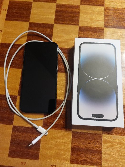 Iphone 14 pro 128GB, 11 etui. Stan bardzo dobry.