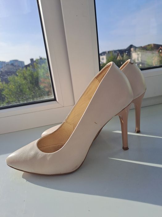 Шкіряні туфлі-лодочки на шпильці