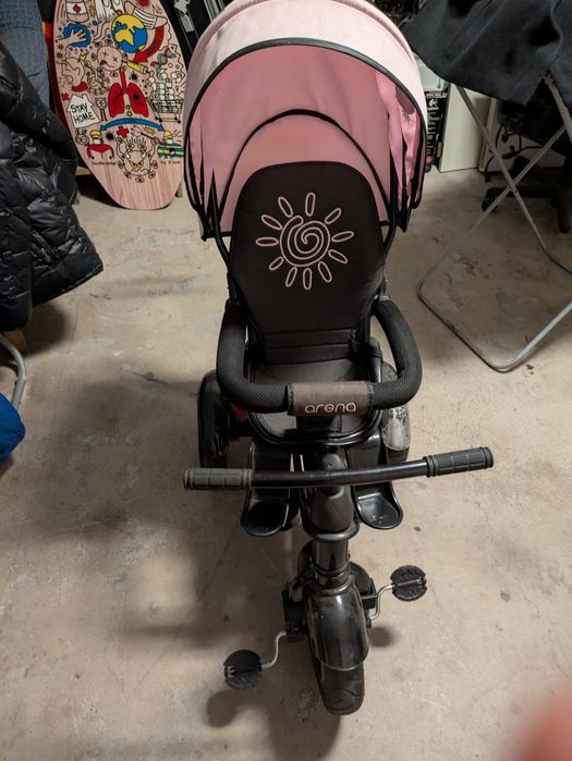 Triciclo rosa muito giro