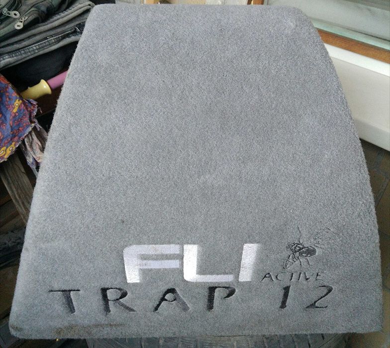 Автомобильный усилитель с сабвуфером