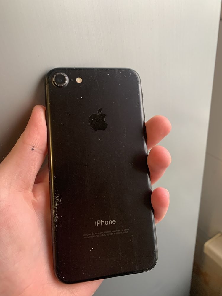 Продам мобильный телефон , смартфон apple iphone 7 32