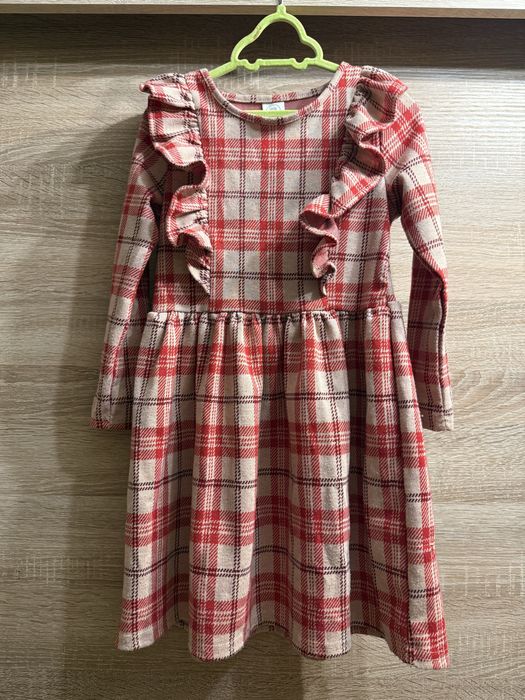 Sukienka czerwona w kratke rozm. 122
