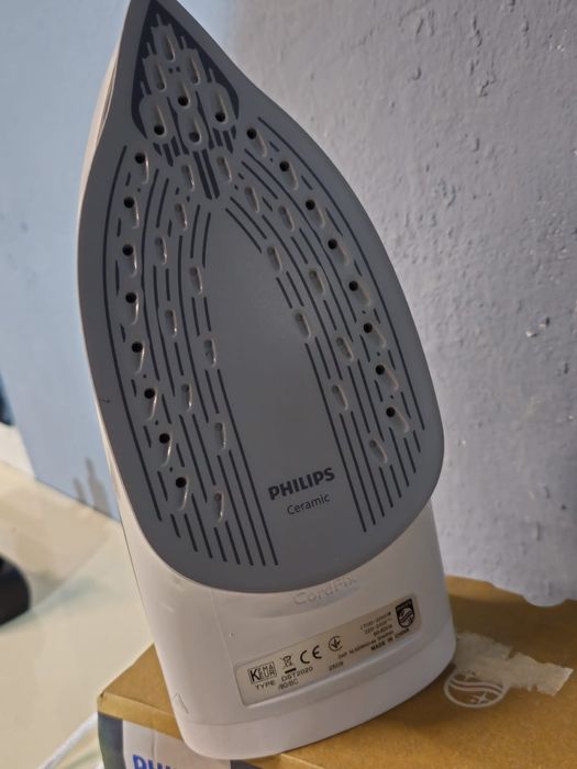 Nowe żelazko parowe Philips z serii 2000, model DST2010/40