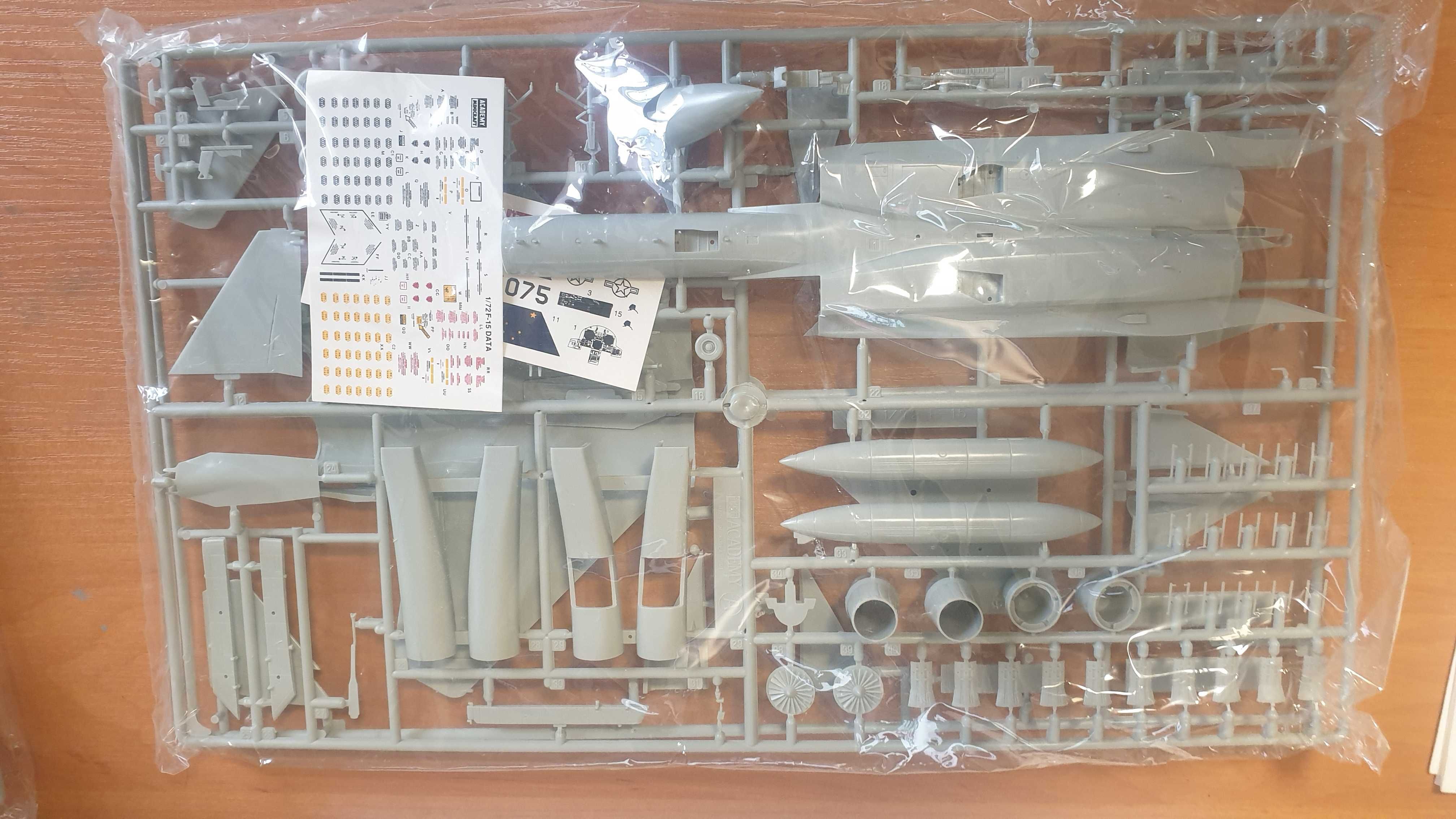 Сборная модель, 1/72 Academy F-15C + бонус