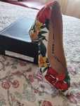 Sapatos/sandálias novas