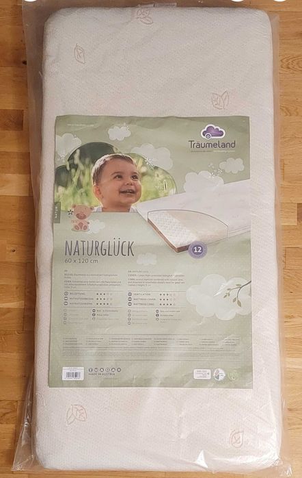 Materac Naturglück 60x120 + laktator medela + przewijak + schodki