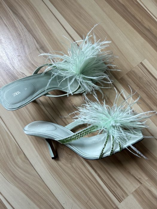 Zielone seledynowe klapki szpilki z piórami cekiny zielone 39 Zara