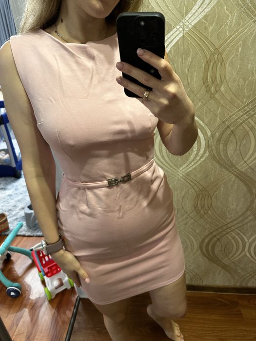 Класична рожева сукня