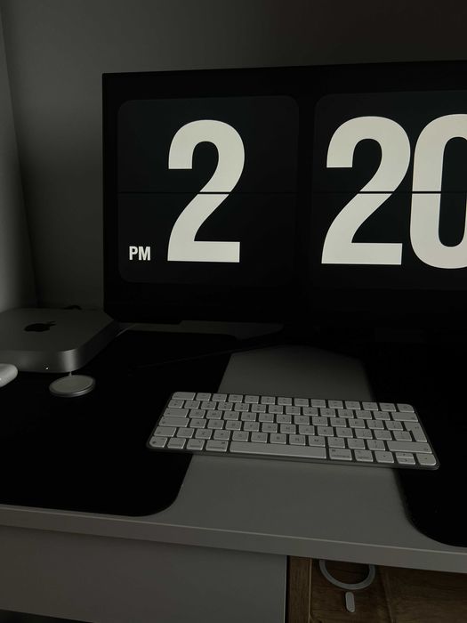 Zestaw: Mac Mini M2 + Monitor + Magic Keyboard + Magic Mouse + MagSafe