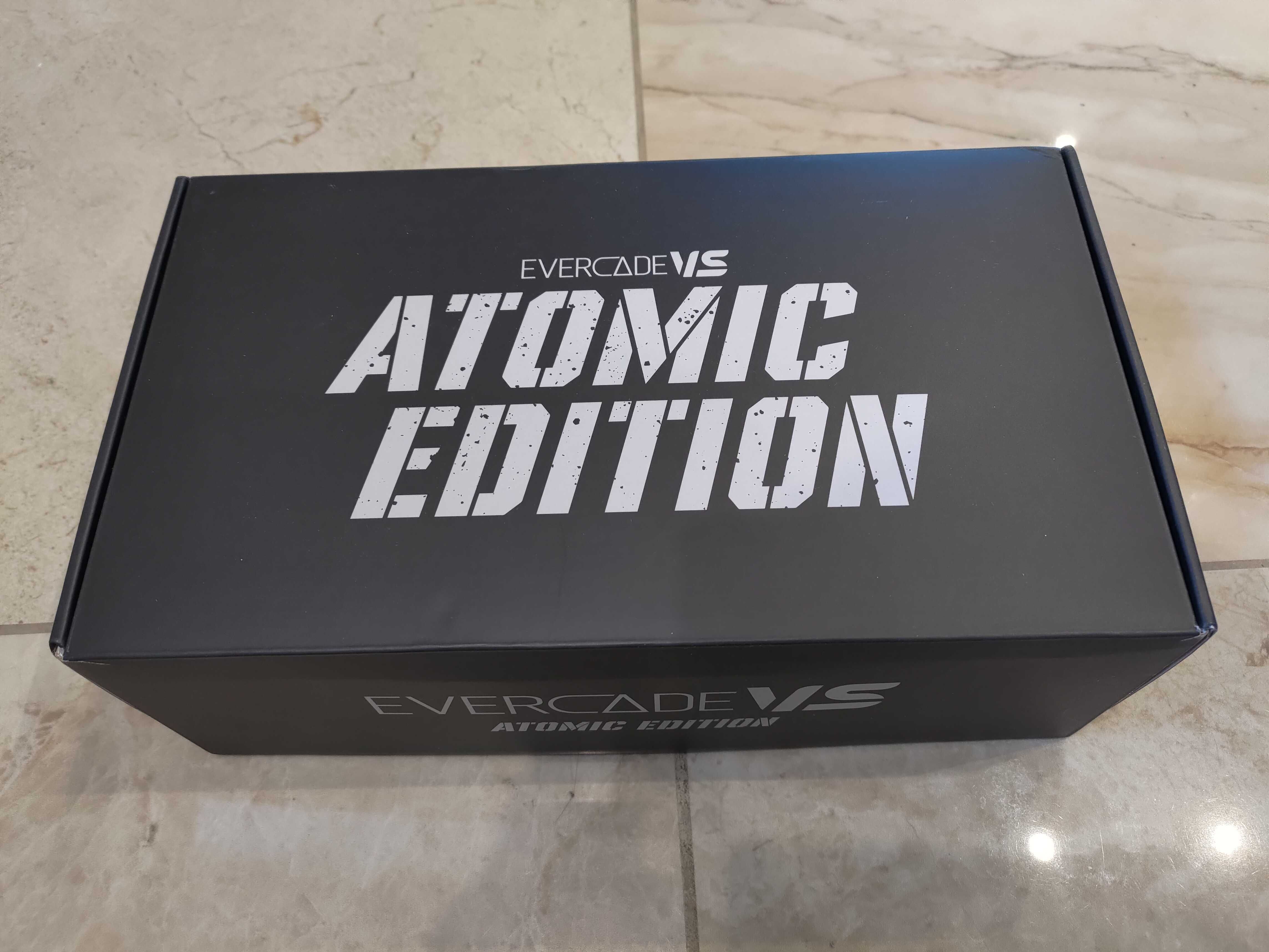 Evercade VS Atomic Edition, wersja limitowana.