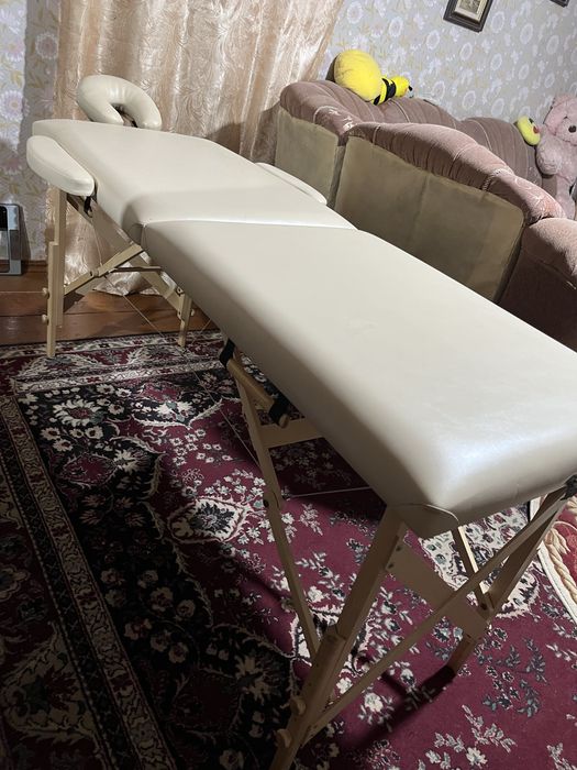 Кожаный массажный стол