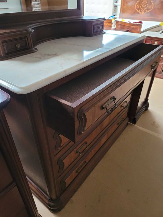 Cómoda em madeira com tampo em pedra e espelho - ÓPTIMO ESTADO