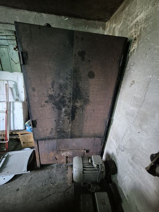 Wedzarnia metalowa, solidna konstrukcja.