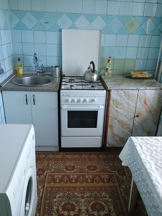 Дві кімнати у трикімнатній без власника